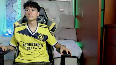 Snapshot of johnny_cagee chatting on 21, 10, 2025 johnny_cagee online show from 21, 10, 2025