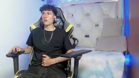 Snapshot of johnny_cagee chatting on 8, 11, 2025 johnny_cagee online show from 8, 11, 2025