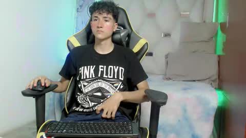 Snapshot of johnny_cagee chatting on 10, 11, 2025 johnny_cagee online show from 10, 11, 2025