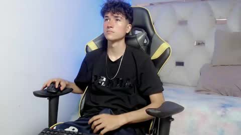 Snapshot of johnny_cagee chatting on 11, 11, 2025 johnny_cagee online show from 11, 11, 2025