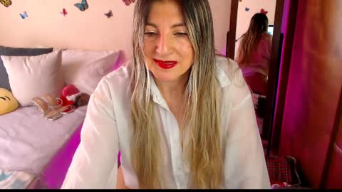 Jolie Mature online show from 13, 4, 2026