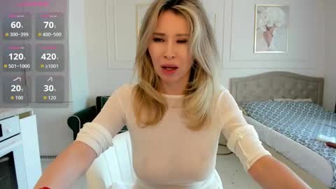 Jolie Ozolla online show from 11, 9, 2025