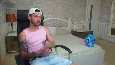 Snapshot of jonahshaw chatting on 19, 7, 2026 JonahShaw online show from 19, 7, 2026