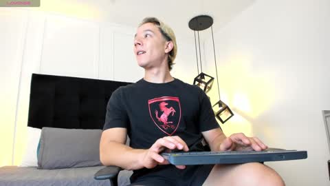 Jonathan Danielss  online show from 10, 1, 2025