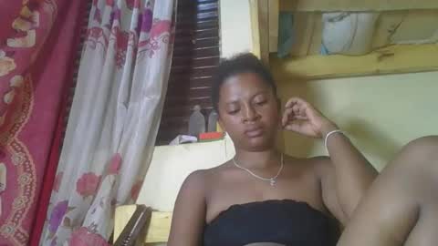 Snapshot of josiane93 chatting on 26, 10, 2025 josiane online show from 26, 10, 2025