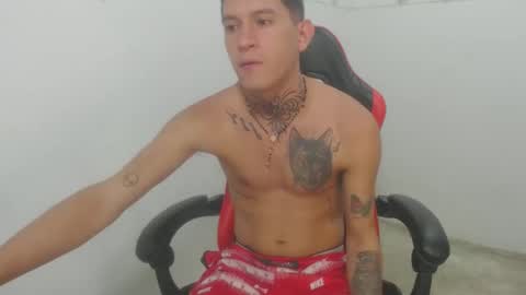 Snapshot of josue_linares chatting on 28, 10, 2025 josue_linares online show from 28, 10, 2025