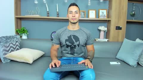 Snapshot of juan_muscle chatting on 5, 3, 2025 juan_muscle online show from 5, 3, 2025