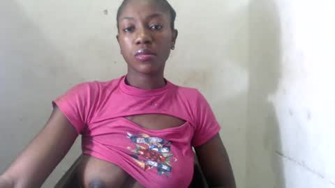 Snapshot of juicyberryx chatting on 11, 7, 2026 queen online show from 11, 7, 2026