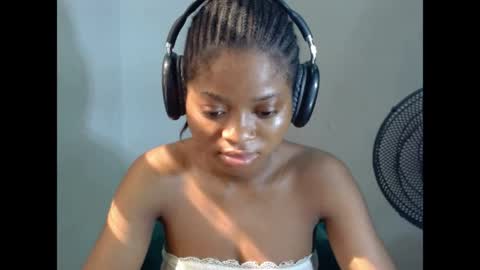 juicynpinkx online show from 28, 4, 2026