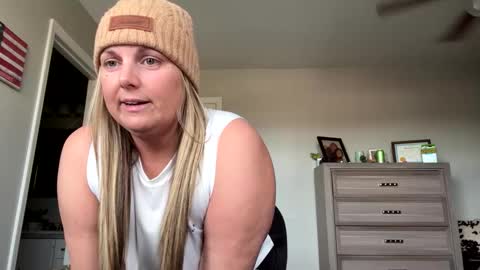 JuicyPeach36 online show from 25, 1, 2025