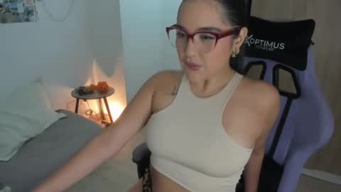 juli_santos_22 online show from 2, 11, 2025