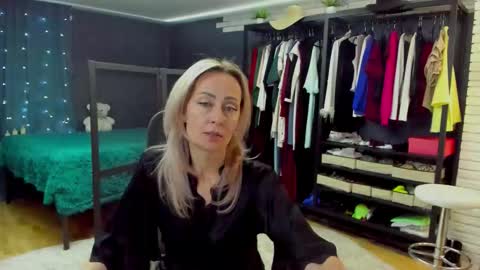 julia__cherry_ online show from 11, 1, 2026