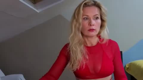 julia_giulia online show from 25, 10, 2025