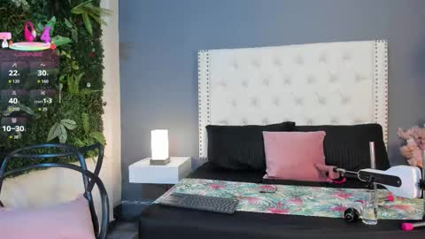 J U L IA   M A R T I N E Z online show from 28, 11, 2025