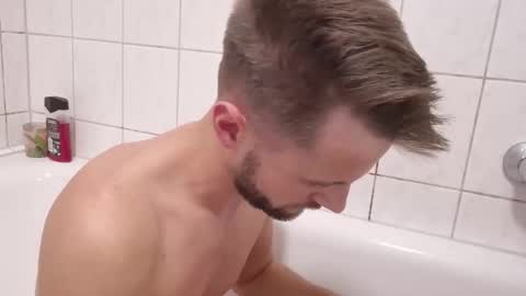 Snapshot of julia_official chatting on 18, 10, 2025 julia_official online show from 18, 10, 2025