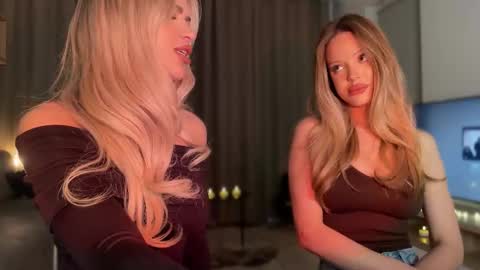 Julia R Le online show from 21, 10, 2025