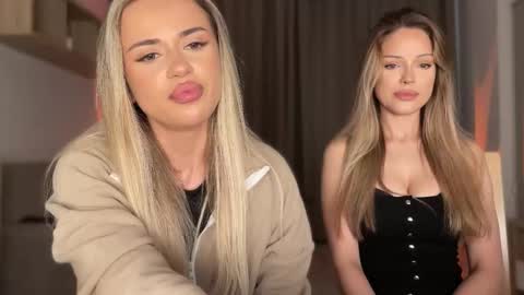 Julia R Le online show from 3, 11, 2025