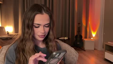 Julia R Le online show from 2, 4, 2026