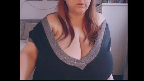 julialiones online show from 31, 5, 2026