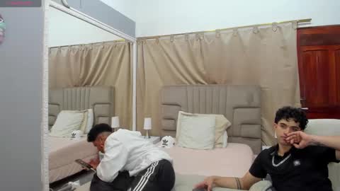 Snapshot of julian_billy chatting on 19, 2, 2025 julian billy online show from 19, 2, 2025