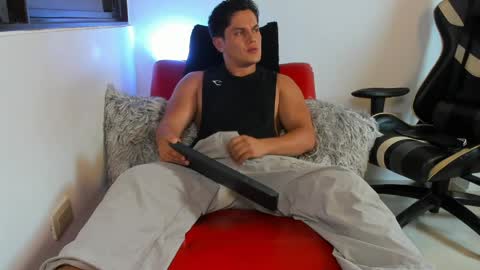 julian_wallace online show from 30, 3, 2026