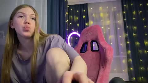 juliatnink online show from 6, 3, 2025