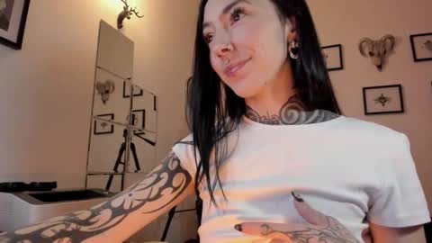juliet_sourire online show from 5, 2, 2025