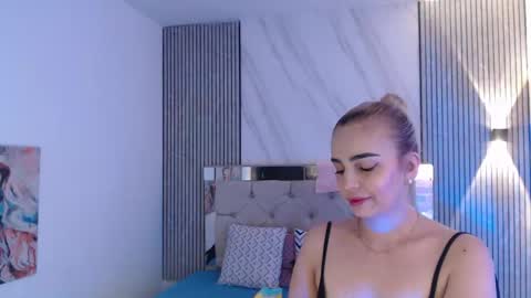 julieta__fox_ online show from 15, 4, 2026