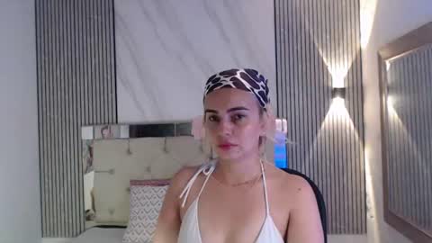 julieta__fox_ online show from 24, 6, 2026