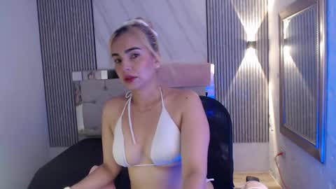 julieta__fox_ online show from 28, 6, 2026
