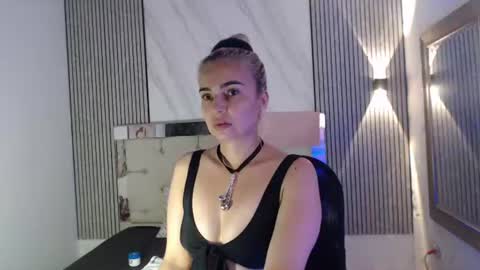 julieta__fox_ online show from 29, 6, 2026