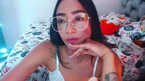 Snapshot of julieta_art1 chatting on 17, 10, 2025 julieta art1 online show from 17, 10, 2025