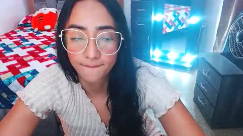 Snapshot of julieta_art1 chatting on 24, 10, 2025 julieta art1 online show from 24, 10, 2025