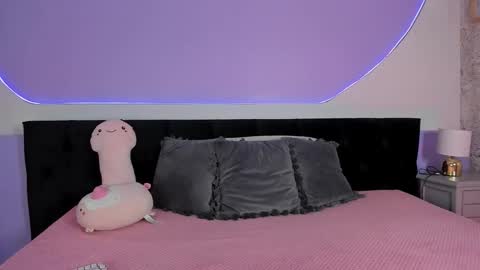 Snapshot of julieta_cortes__ chatting on 28, 10, 2025 Julieta online show from 28, 10, 2025