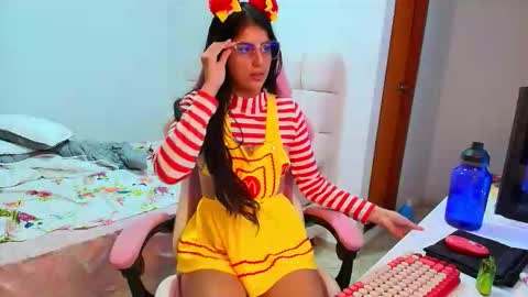 Snapshot of julieta_rose19 chatting on 31, 10, 2025 julieta_rose19 online show from 31, 10, 2025