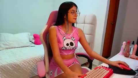 Snapshot of julieta_rose19 chatting on 3, 11, 2025 julieta_rose19 online show from 3, 11, 2025