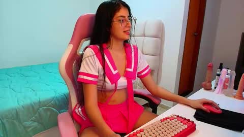 Snapshot of julieta_rose19 chatting on 12, 11, 2025 julieta_rose19 online show from 12, 11, 2025