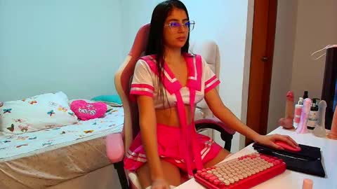 Snapshot of julieta_rose19 chatting on 21, 11, 2025 julieta_rose19 online show from 21, 11, 2025