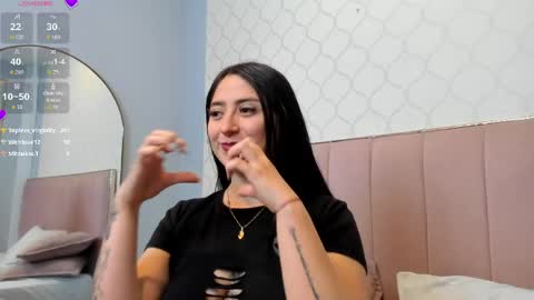 Snapshot of juliethcruz chatting on 18, 4, 2026 online show from 18, 4, 2026