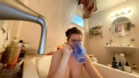 Snapshot of juliettelatte81200 chatting on 4, 7, 2026 juliettelatte81200 online show from 4, 7, 2026