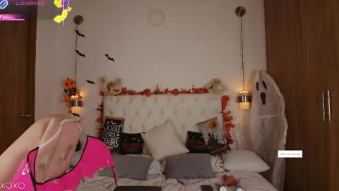 jullianapriv_ online show from 22, 10, 2025