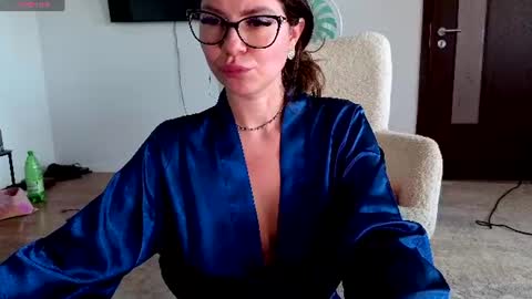 Jully online show from 4, 7, 2026