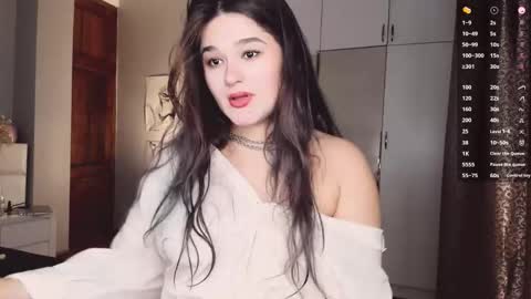 Snapshot of july_slowdive chatting on 13, 11, 2025 Julie online show from 13, 11, 2025