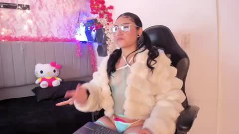 june__moon online show from 31, 5, 2026