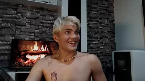 Snapshot of justin_cutie chatting on 3, 11, 2025 U bf Justin online show from 3, 11, 2025