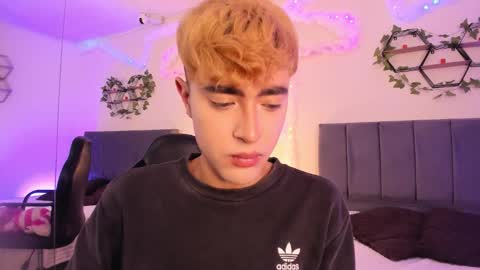 Snapshot of justinbe_ chatting on 13, 10, 2025 Justin online show from 13, 10, 2025