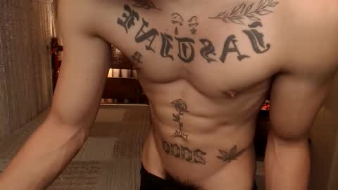 justine_hunk online show from 17, 4, 2026