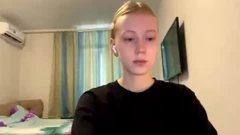 Mia 1st day here online show from 18, 7, 2026