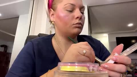 Kaelia and Daniel online show from 6, 11, 2025