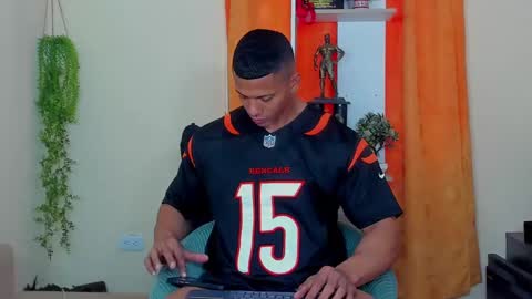 kale thomson online show from 6, 2, 2025